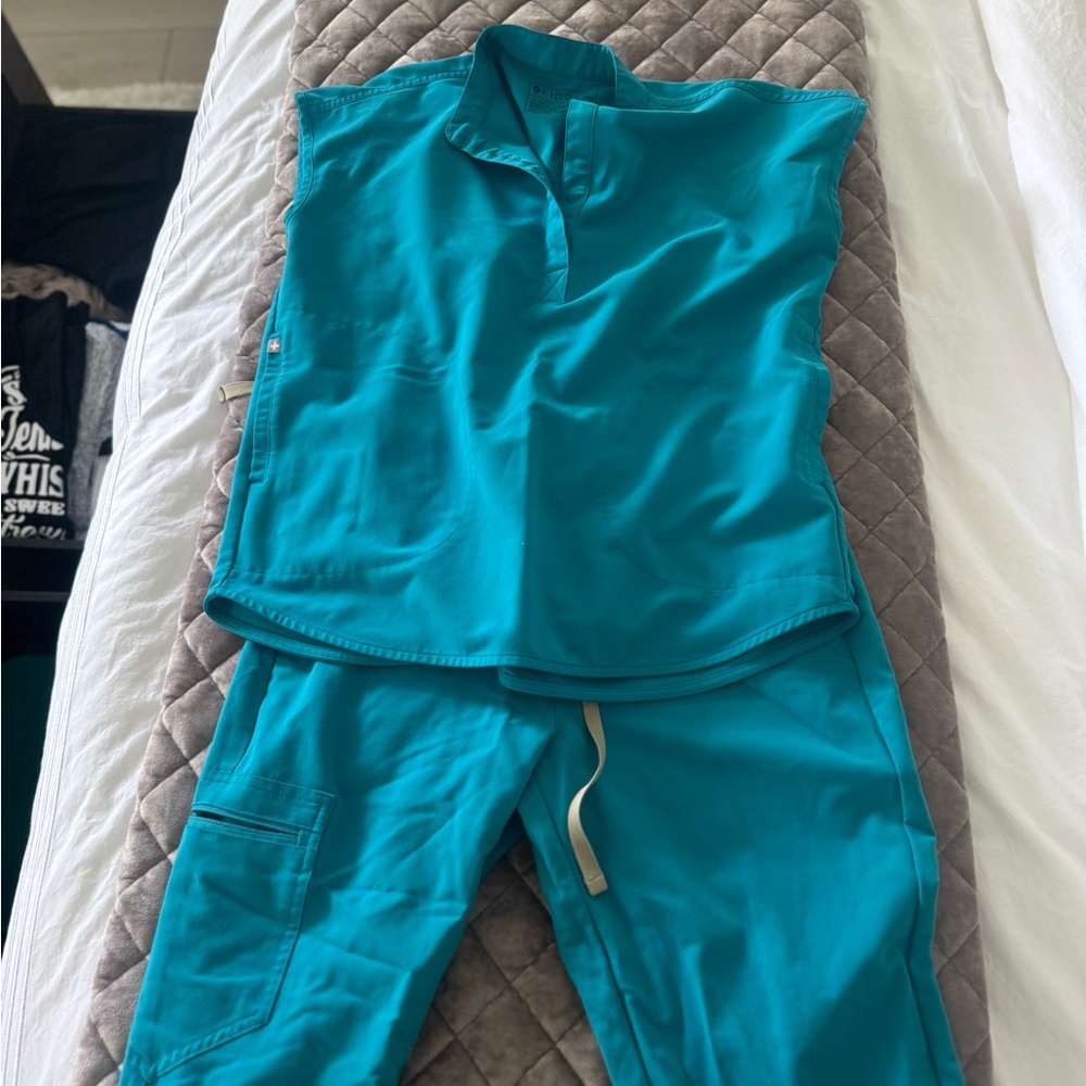 Teal Figs Scrub Set